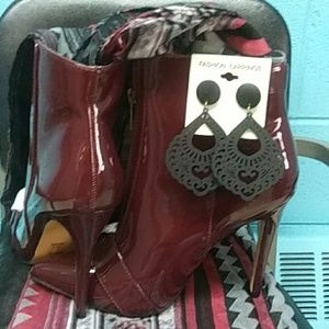 Wine stiletto boots with matching accessories